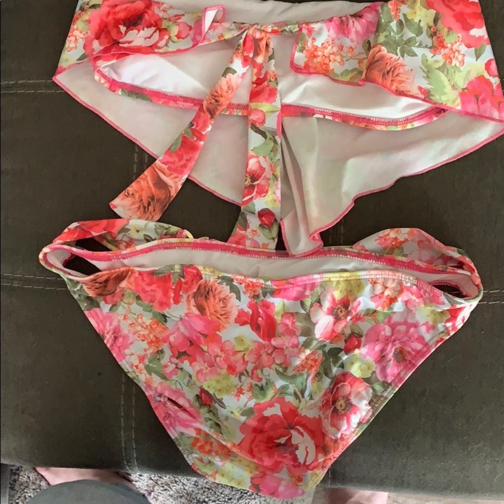 FLORAL SWIMSUIT - Picture 2 of 3